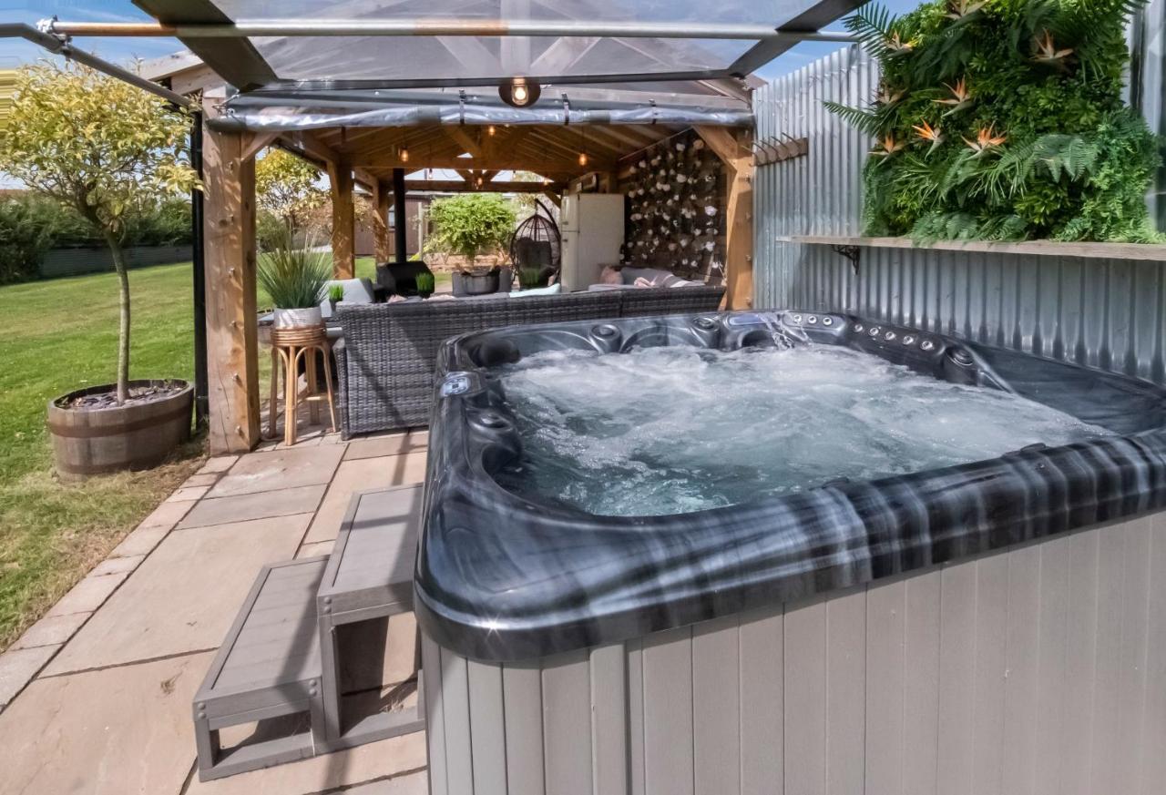 요크 The Stables Luxury House With Hot Tub 아파트 외부 사진