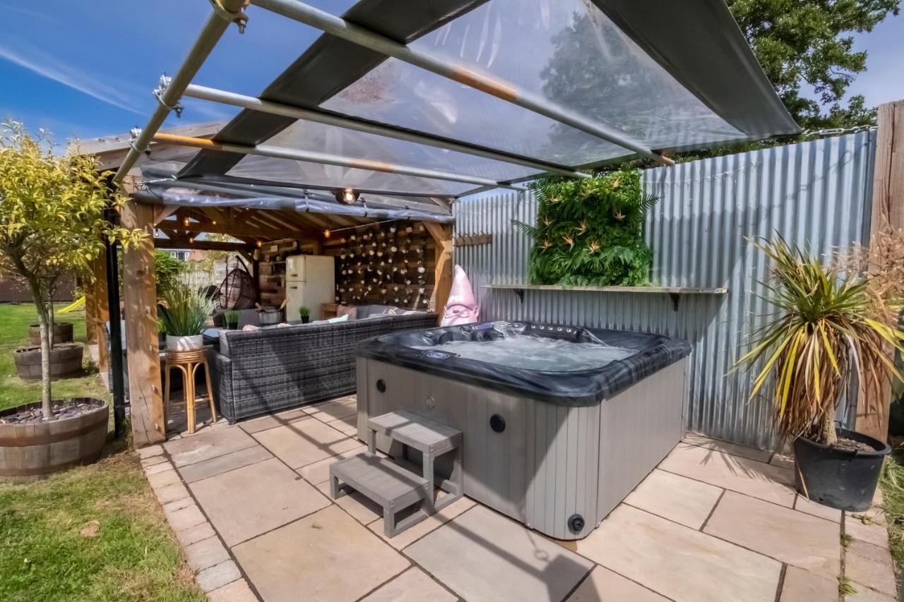 요크 The Stables Luxury House With Hot Tub 아파트 외부 사진