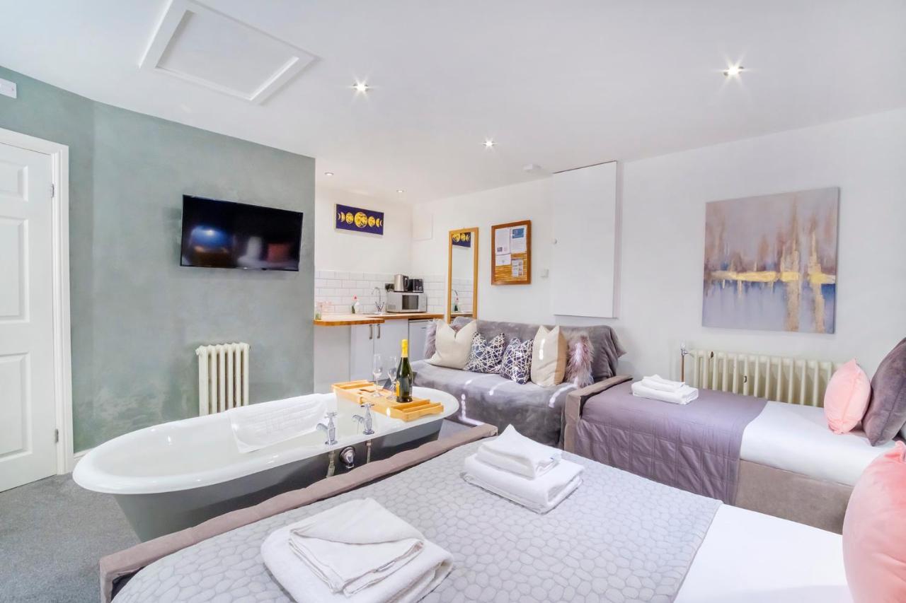 요크 The Stables Luxury House With Hot Tub 아파트 외부 사진