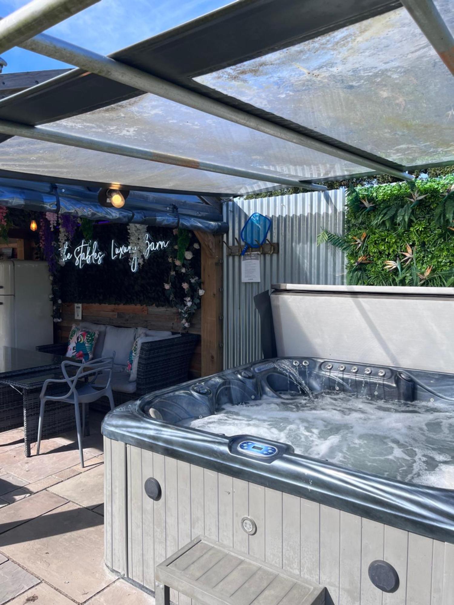 요크 The Stables Luxury House With Hot Tub 아파트 외부 사진